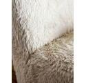 Fauteuil Yvona en tissu beige clair et bois d'hévéa