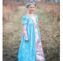 Robe de Princesse bleu, argent et rose avec sa coiffe