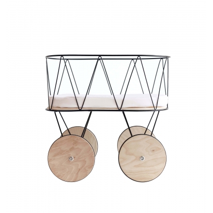 Berceau de poupée en métal et bois Dolly Cot