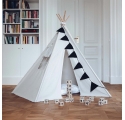 Grand Tipi d'indien en toile blanche avec guirlande de fanions